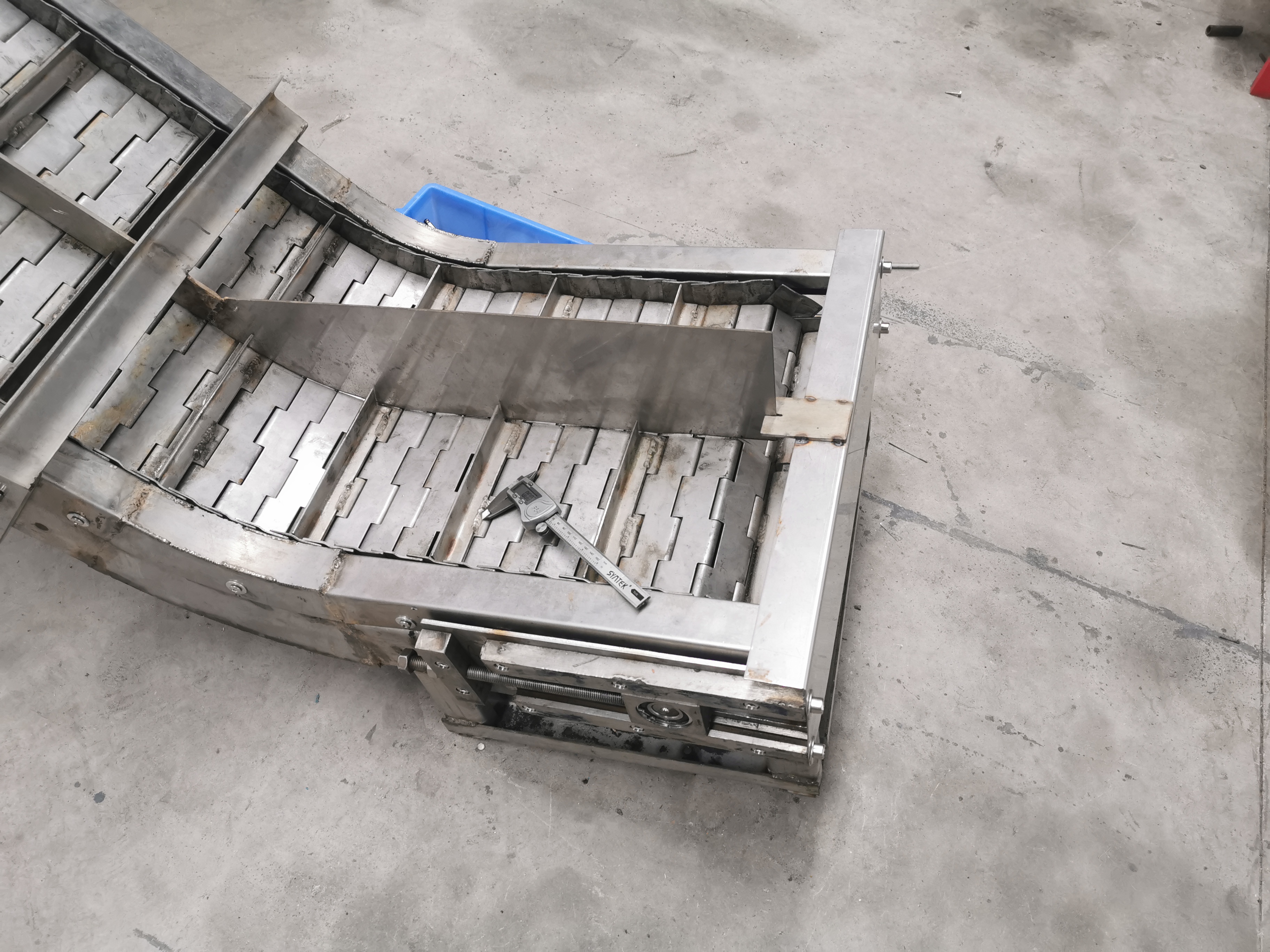 304不銹鋼輸送提升機